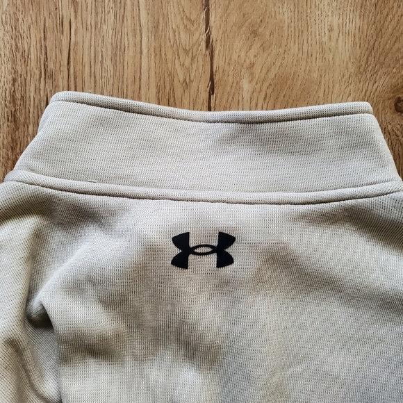 UA Pullover SKU684 - Picture 3 of 4